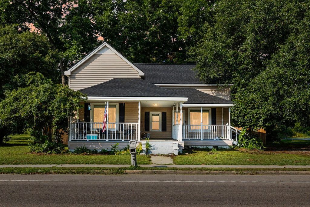 156 E Main Street, Harleyville