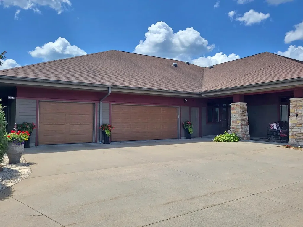 1922 Pheasant Run Drive, Marshfield