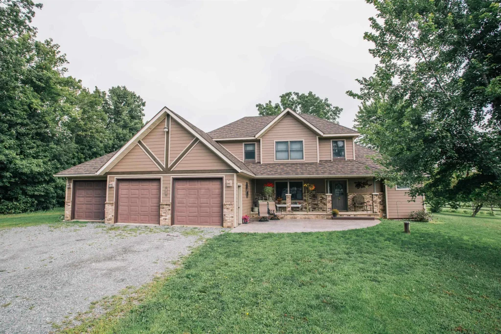 N8296 River Avenue, Greenwood