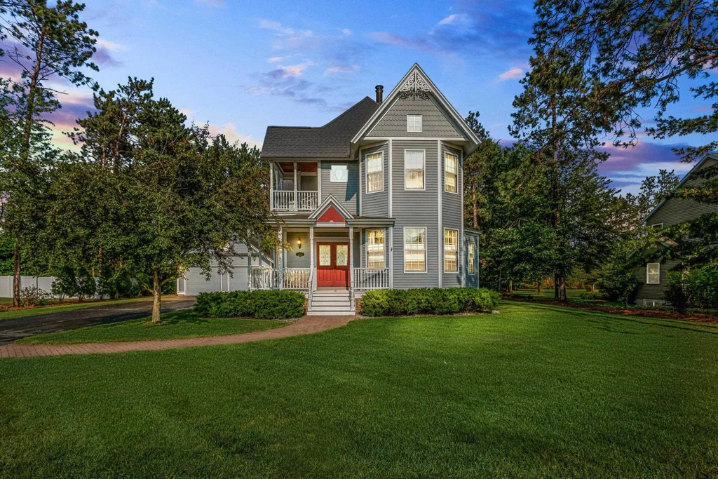 1020 Victorian Lane, Plover