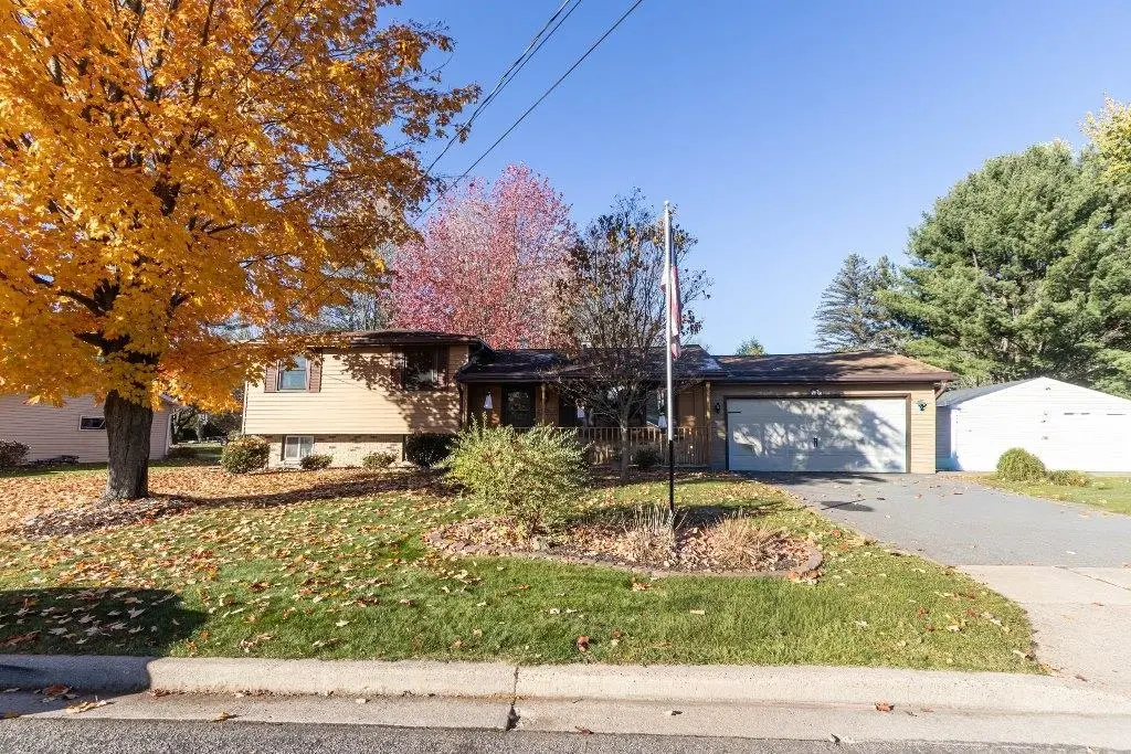 506 Urban Street, Rothschild