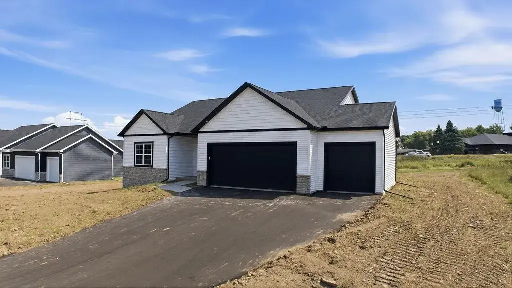 118121 Betty Drive, Stratford