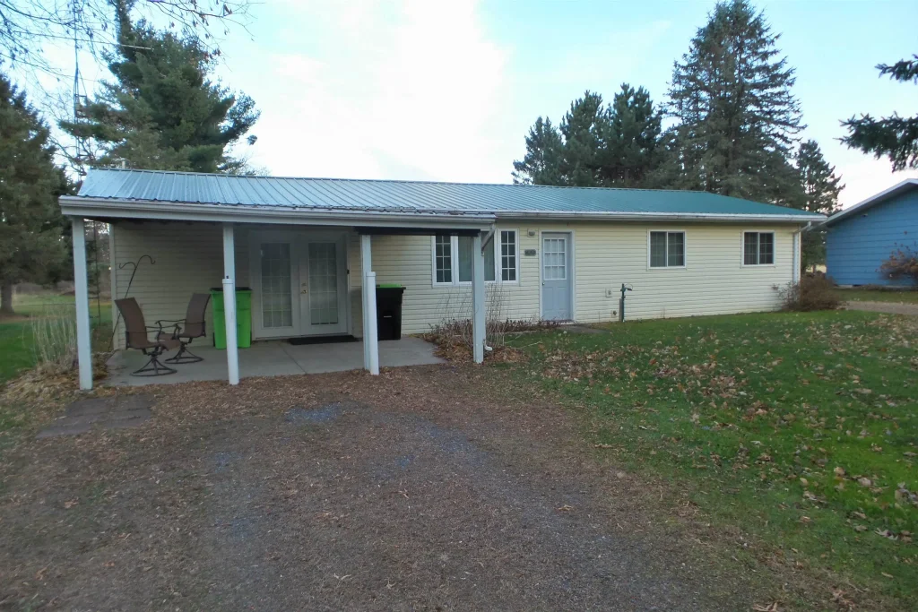 906 Eastwood Street, Withee