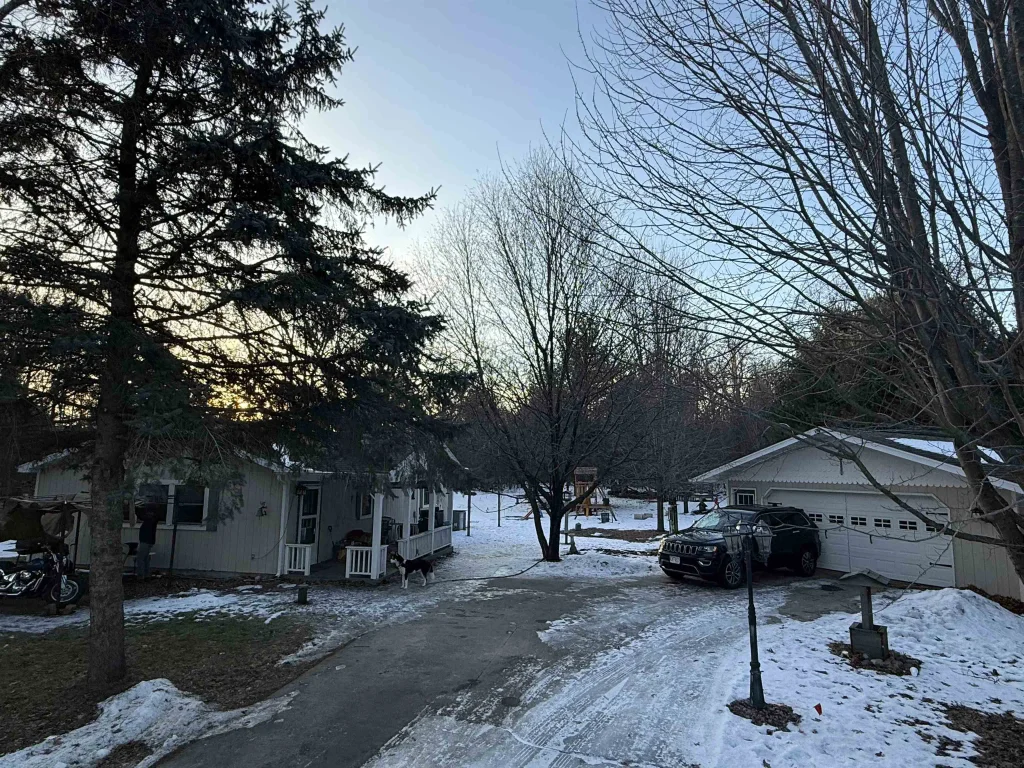 607 W Whispering Circle, Redgranite