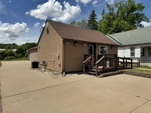 910 S Central Avenue, Marshfield