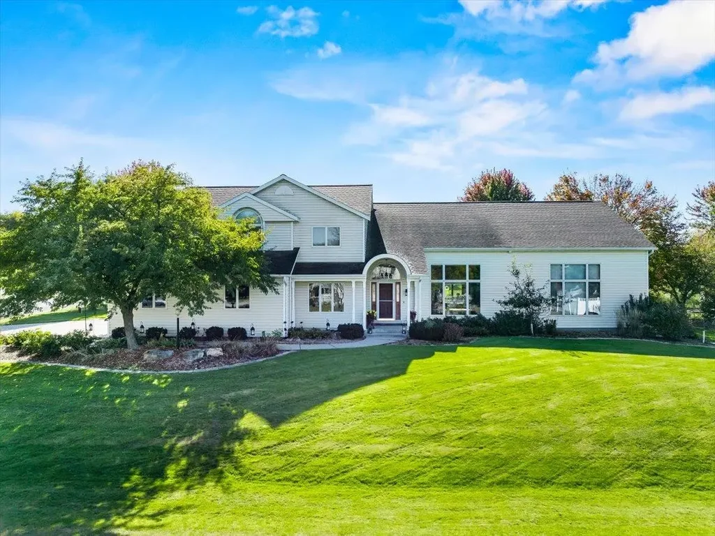 2112 W 3rd Street, Marshfield