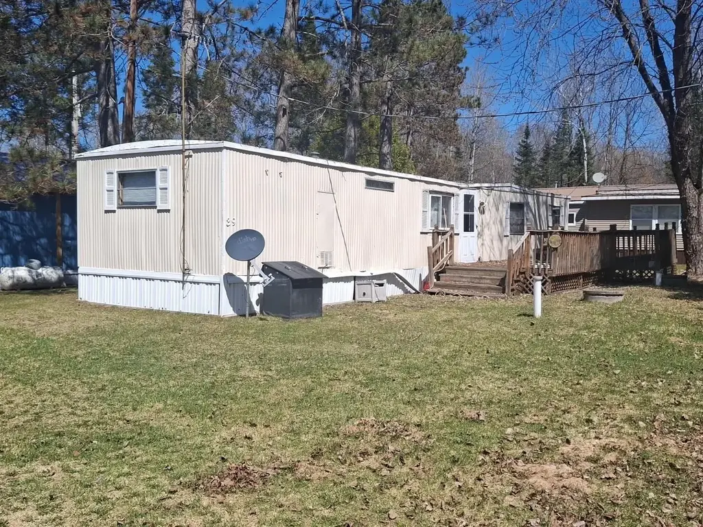 N11310 E Shore Road, AINSWORTH