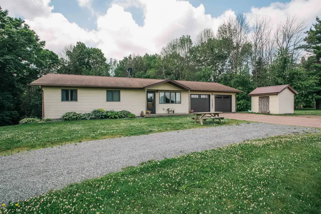W6833 Ridge Road, Neillsville