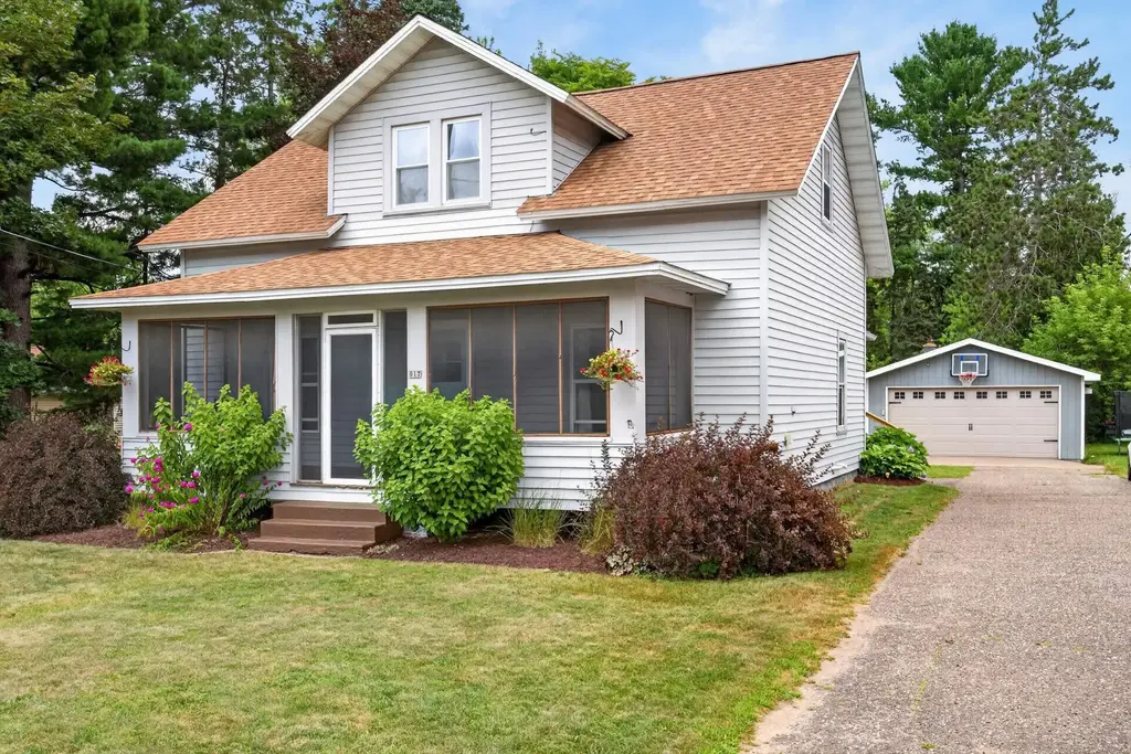 917 Western Avenue, Mosinee