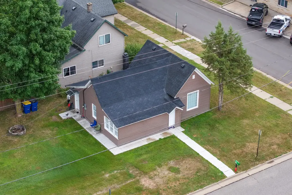 111 S Oregon Street, Merrill