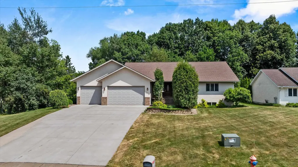 1201 W 11th Street, Marshfield