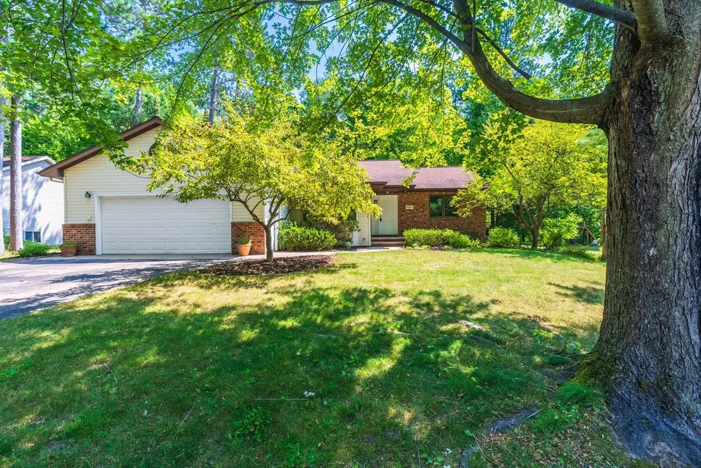 9307 Cedar Park Street, Rothschild