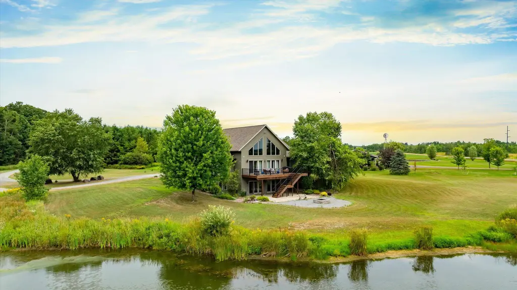 6547 Spruce Road, Arpin