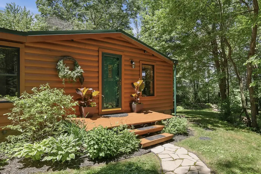 10264 State Highway 161, Amherst Junction