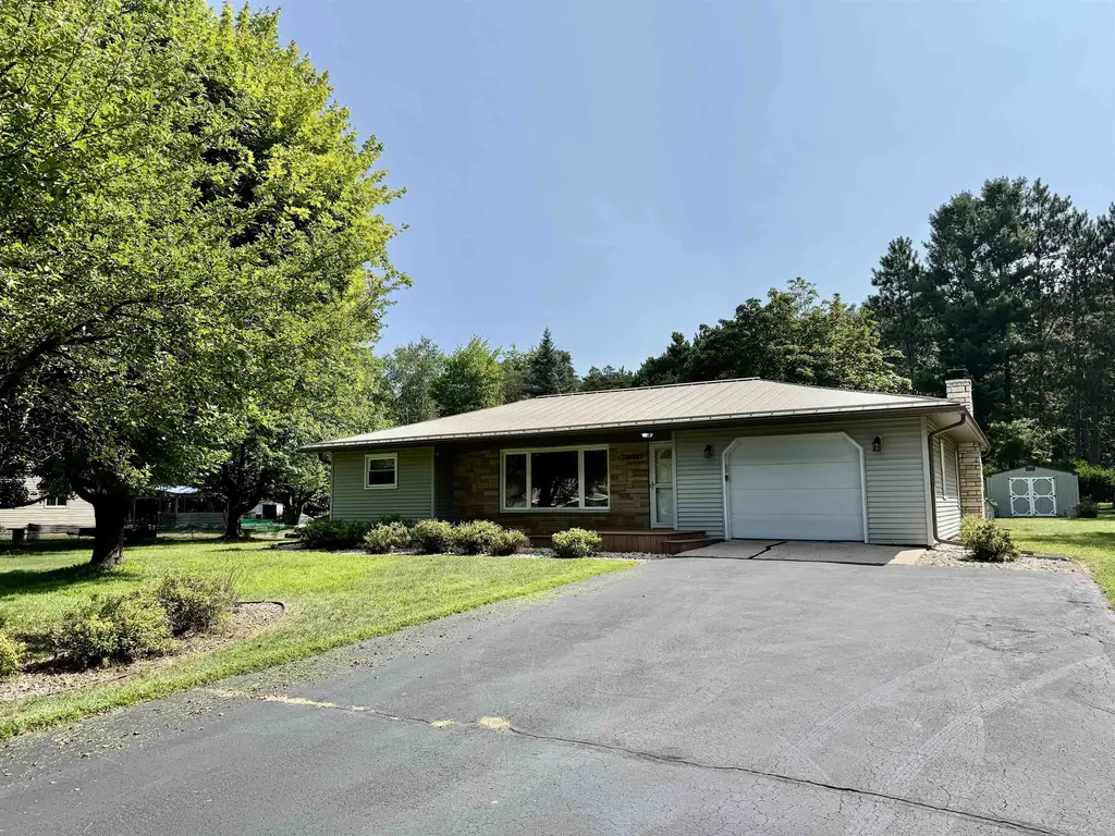 N7734 County Road J, Iola