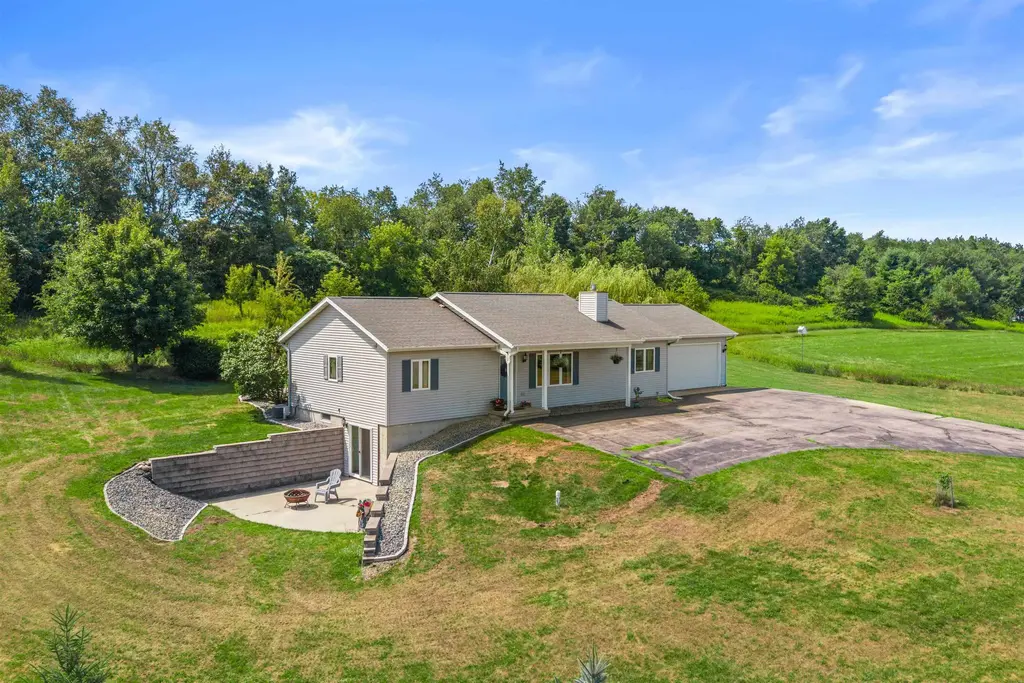 8055 County Road Z, Custer