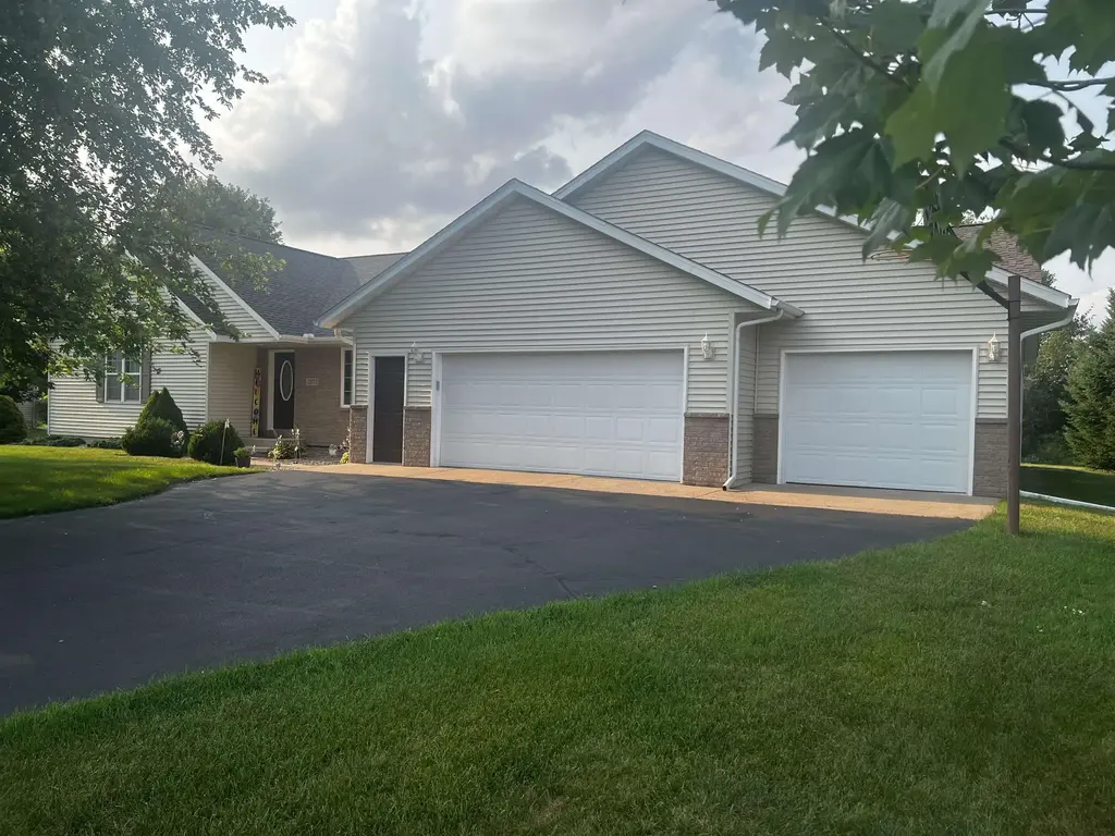 2172 Oregon Trail, Kronenwetter