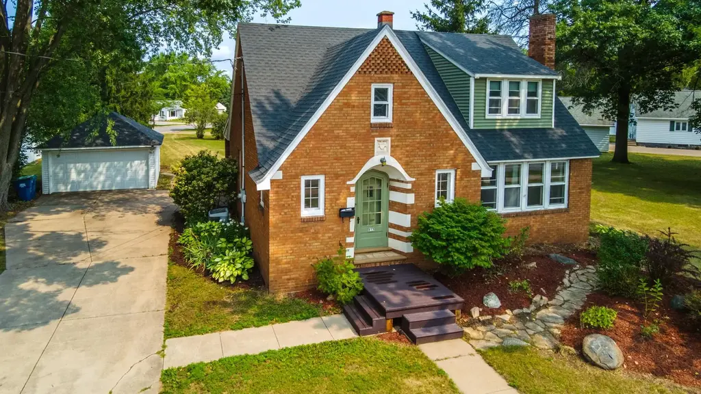 813 Western Avenue, Mosinee