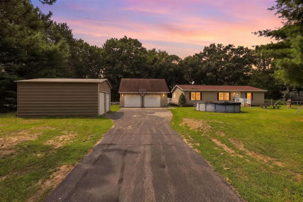 N2729 S Hill Lane, Redgranite