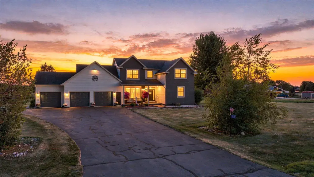 9875 Amber Drive, Marshfield