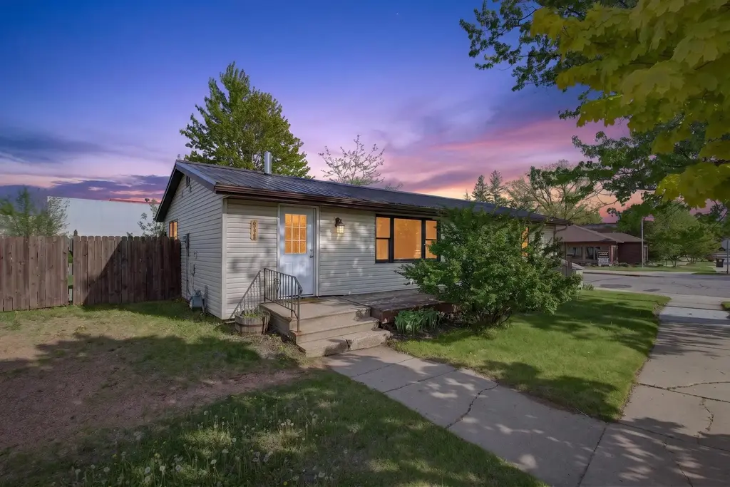 6574 Cameron Avenue, Vesper