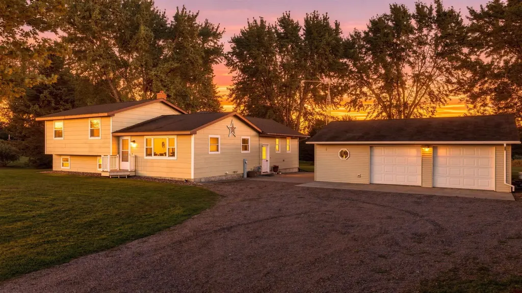 122449 County Road C, Stratford
