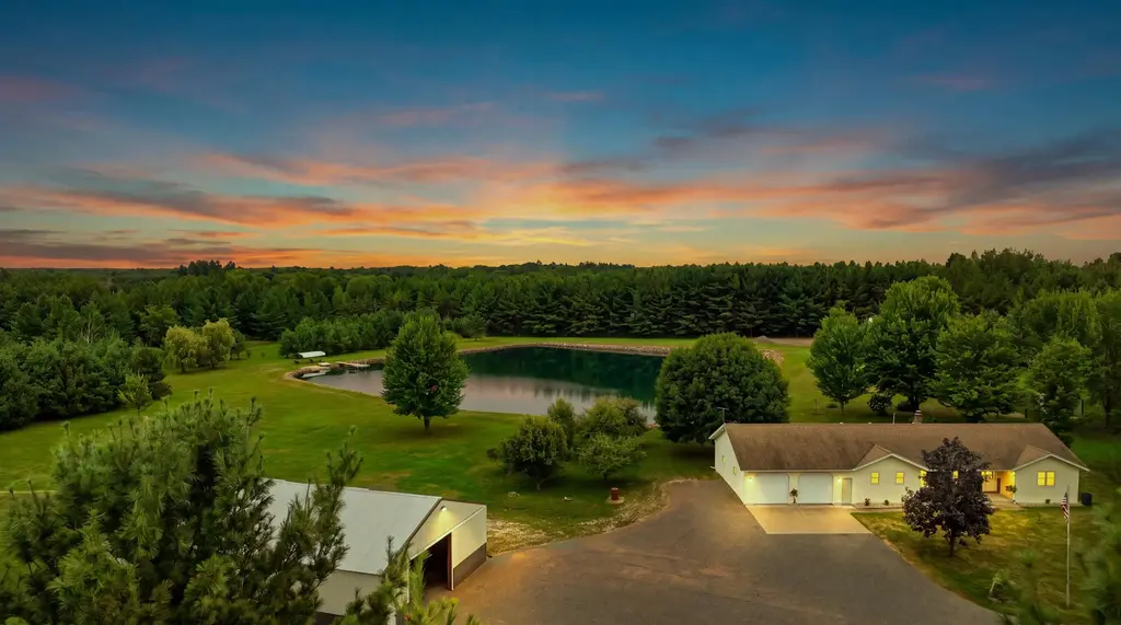 8996 Lincoln Avenue, Marshfield