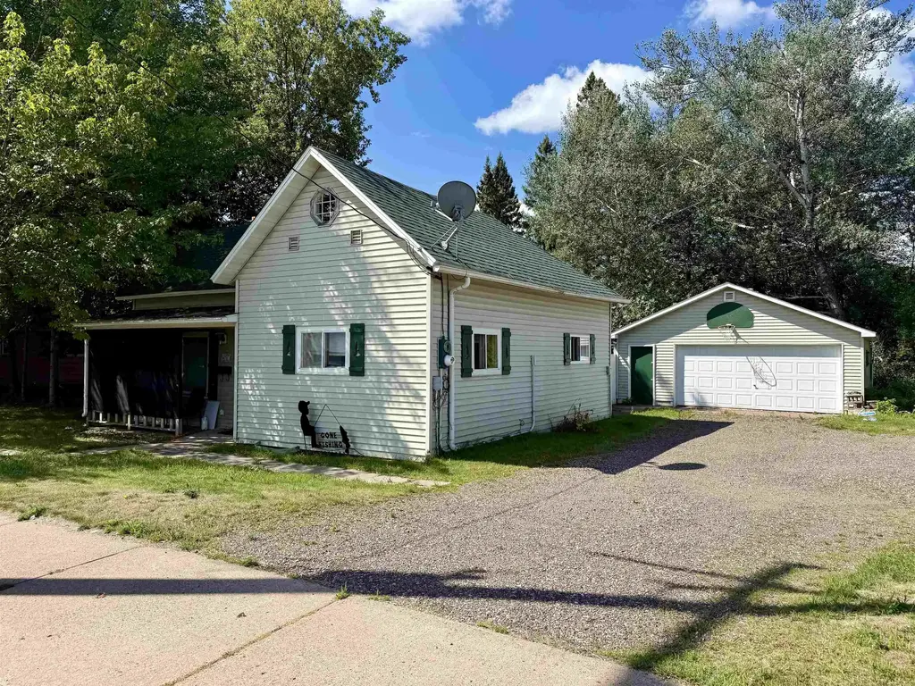 676 Lake Avenue South, Phillips
