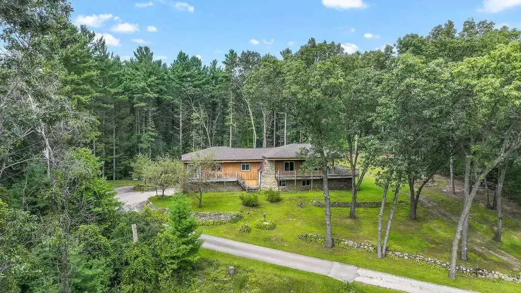 N2175 Greenwood Road, New London
