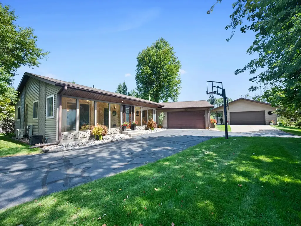 2040 Birch Drive, Plover