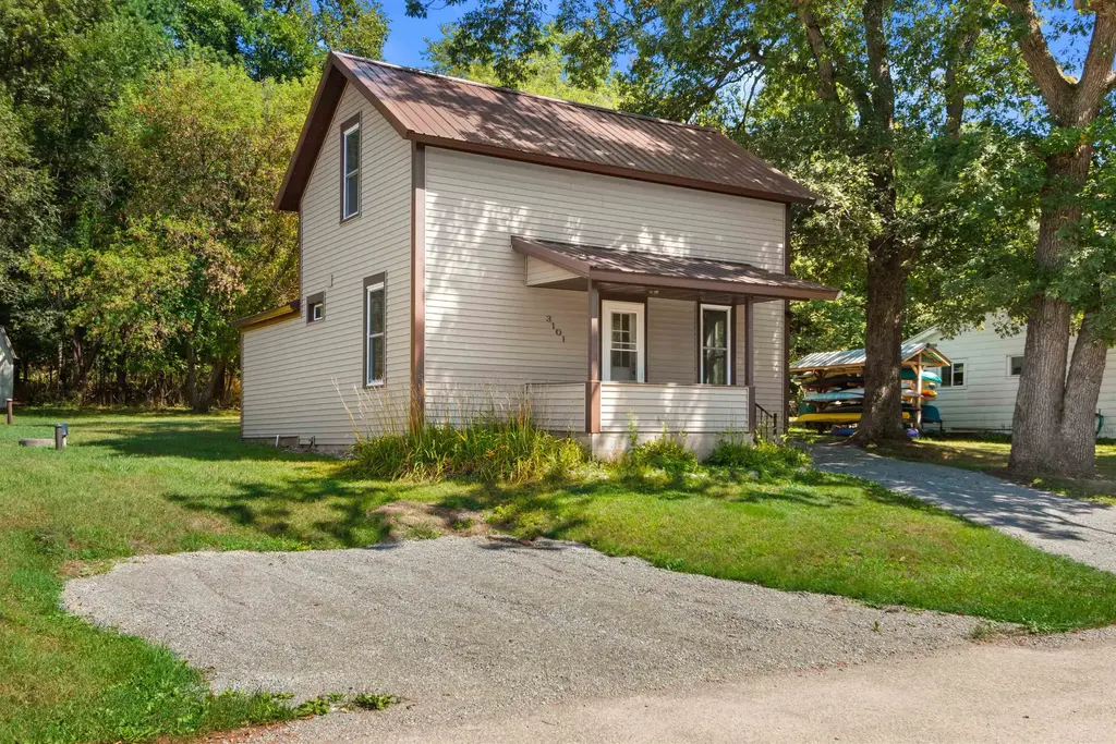 3101 Oak Street, Nelsonville