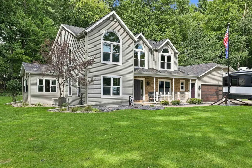 E2038 Kenwood Drive, Iola
