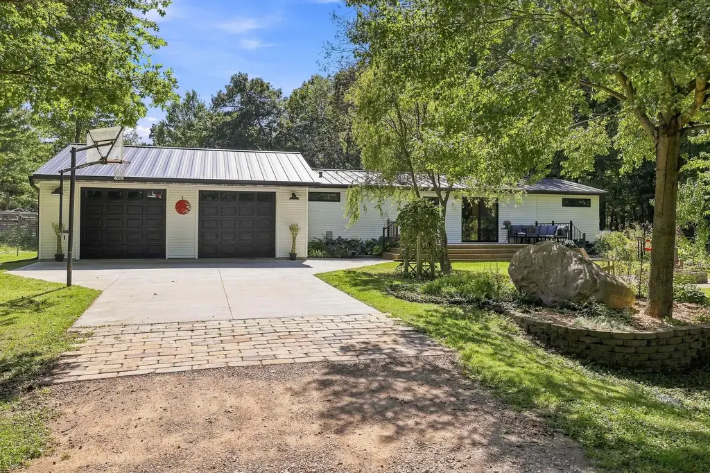 10963 Tall Oak Court, Waupaca