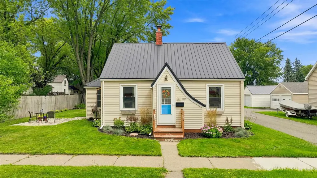 207 E Edison Street, Marshfield
