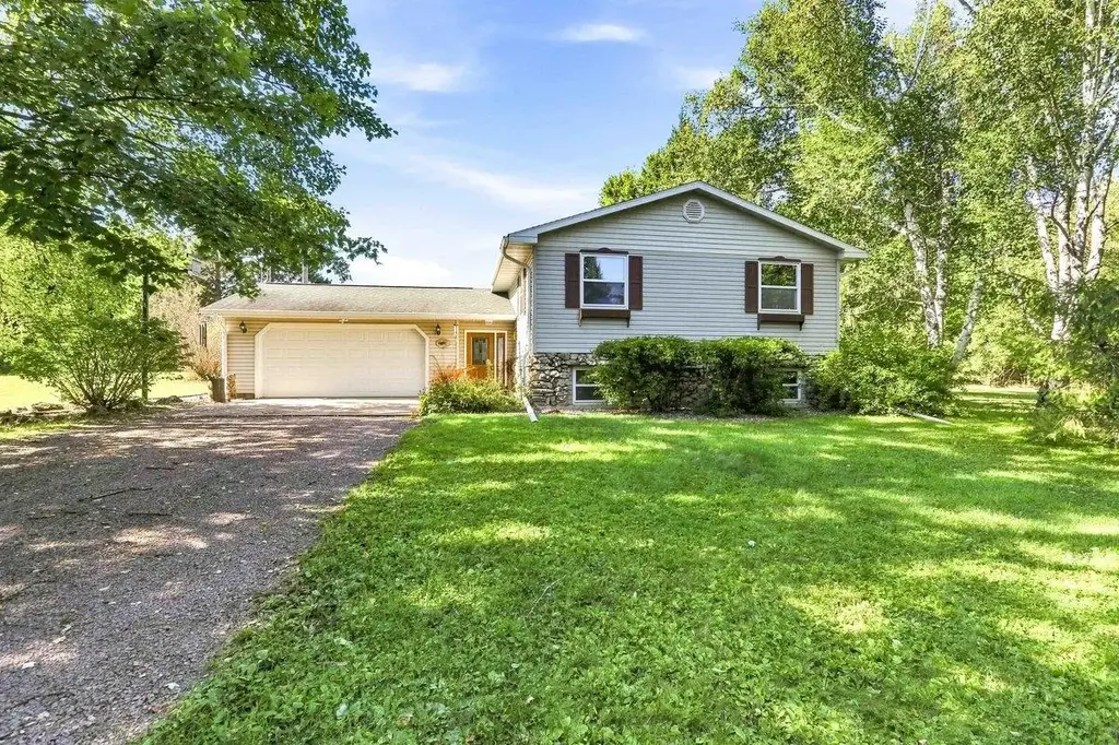 W10208 Kenny Road, Black River Falls