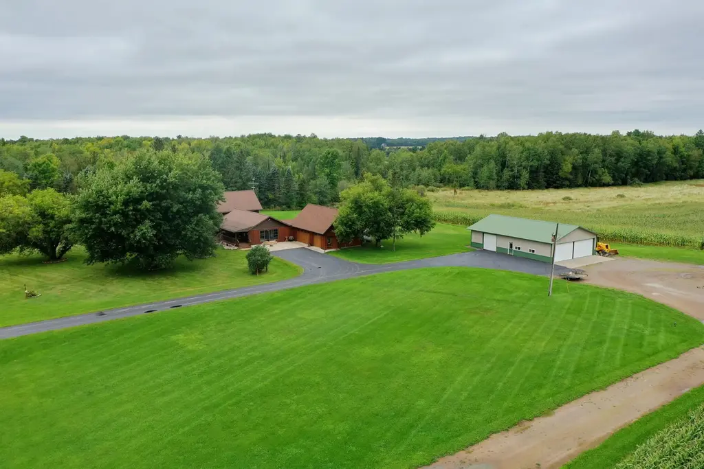 W6074 Mulberry Lane, Medford