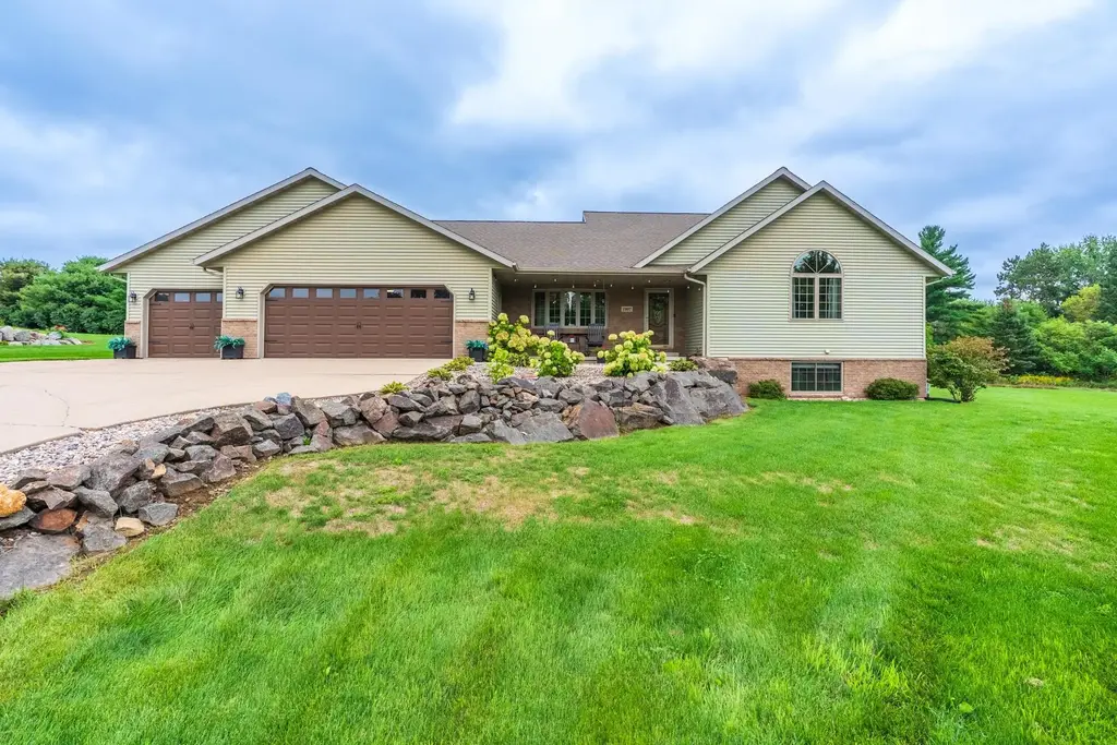 1907 Brandon Circle, Wausau