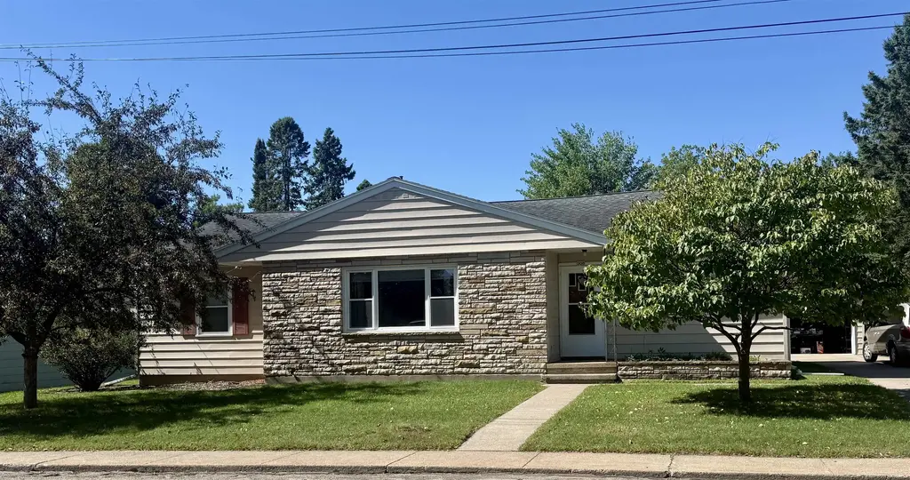 308 S Sales Street, Merrill