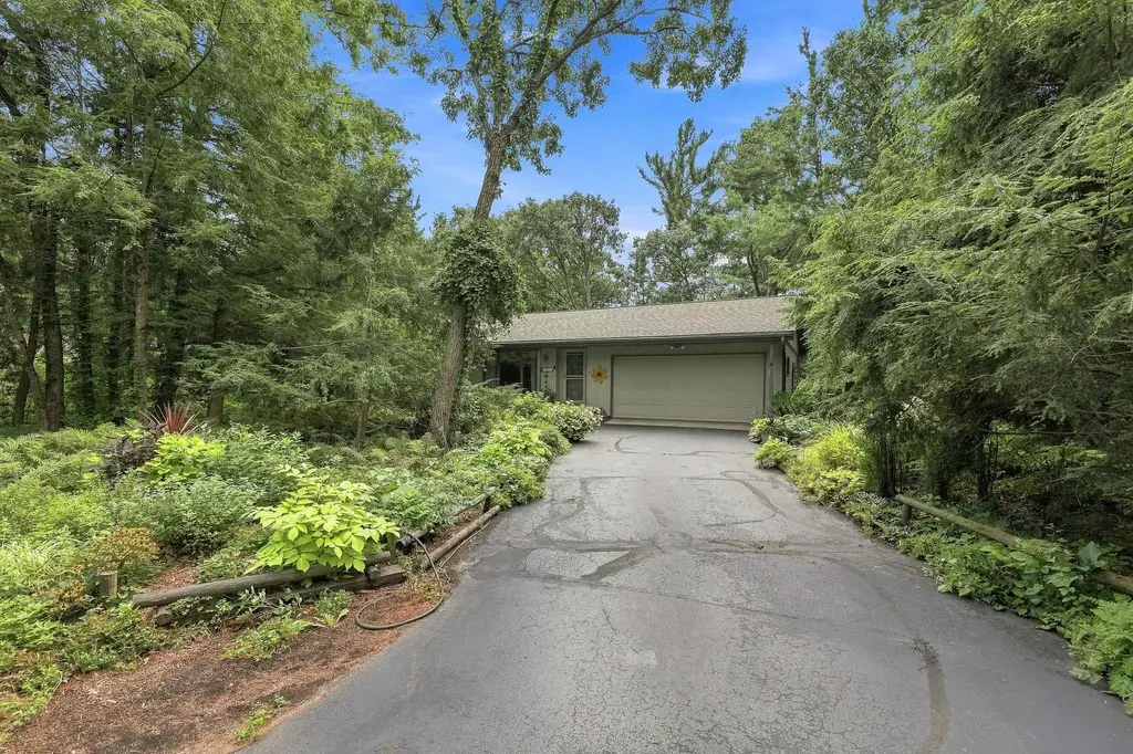 2421 Magnolia Drive, Plover