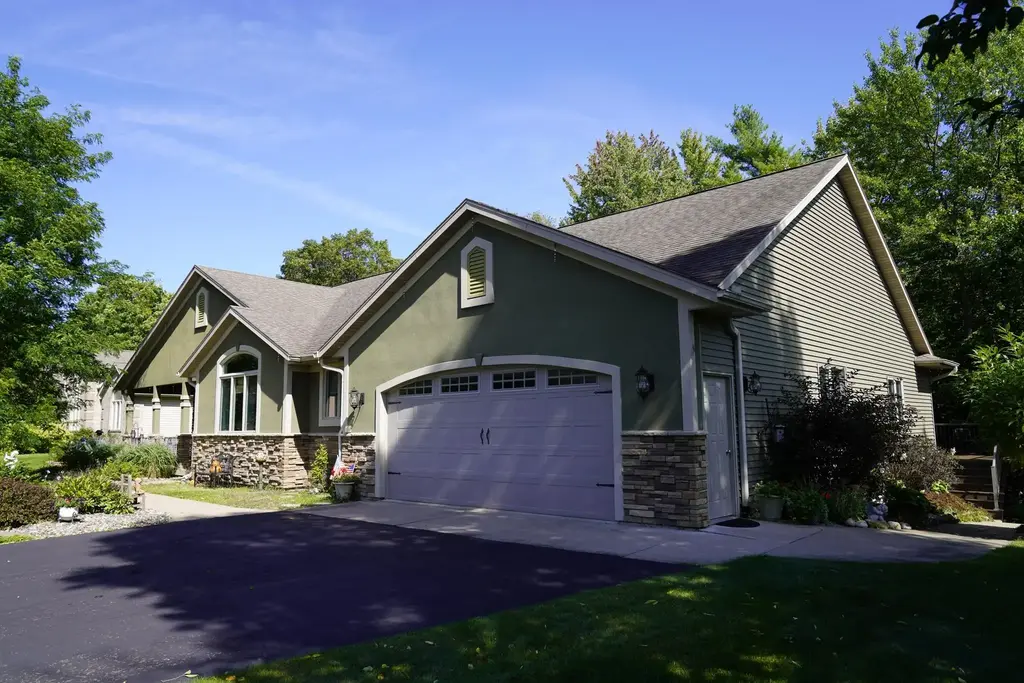 8407 Windsor Drive, Weston