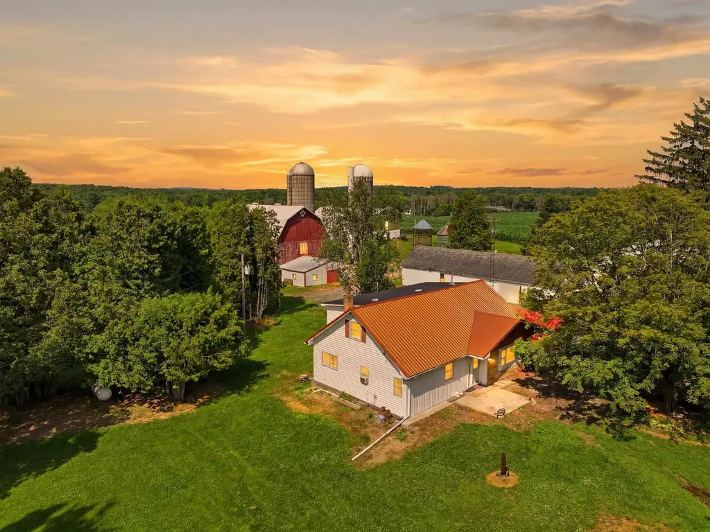 N4698 Grand Avenue, Neillsville