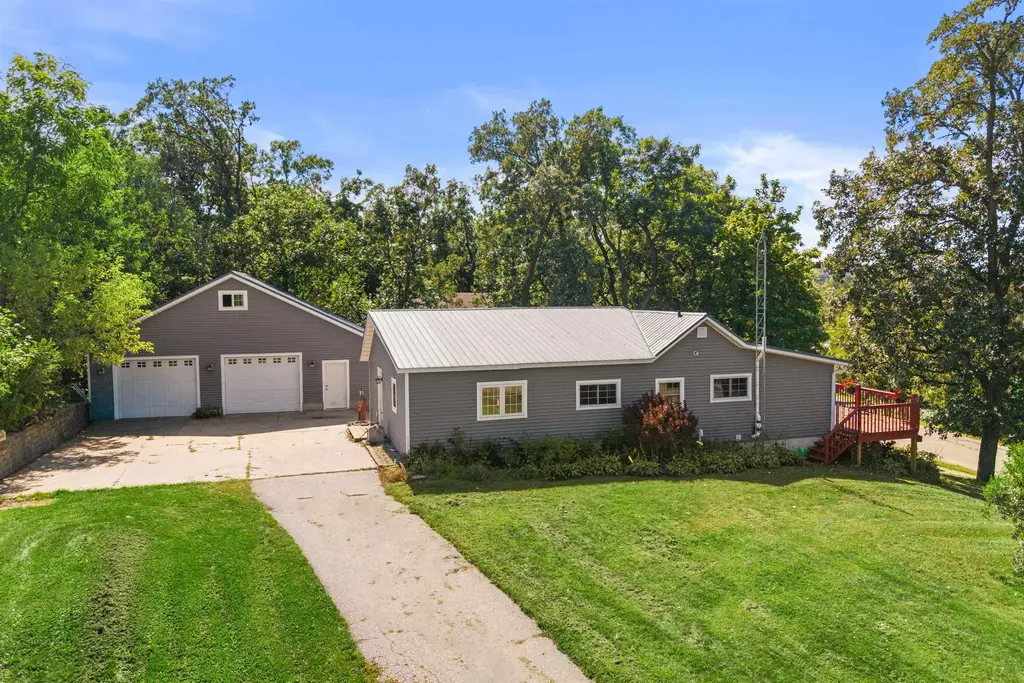 188 Pond Street, Amherst