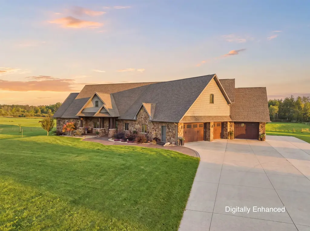 9073 Richfield Drive, Marshfield