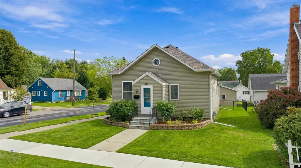 901 S Ash Avenue, Marshfield