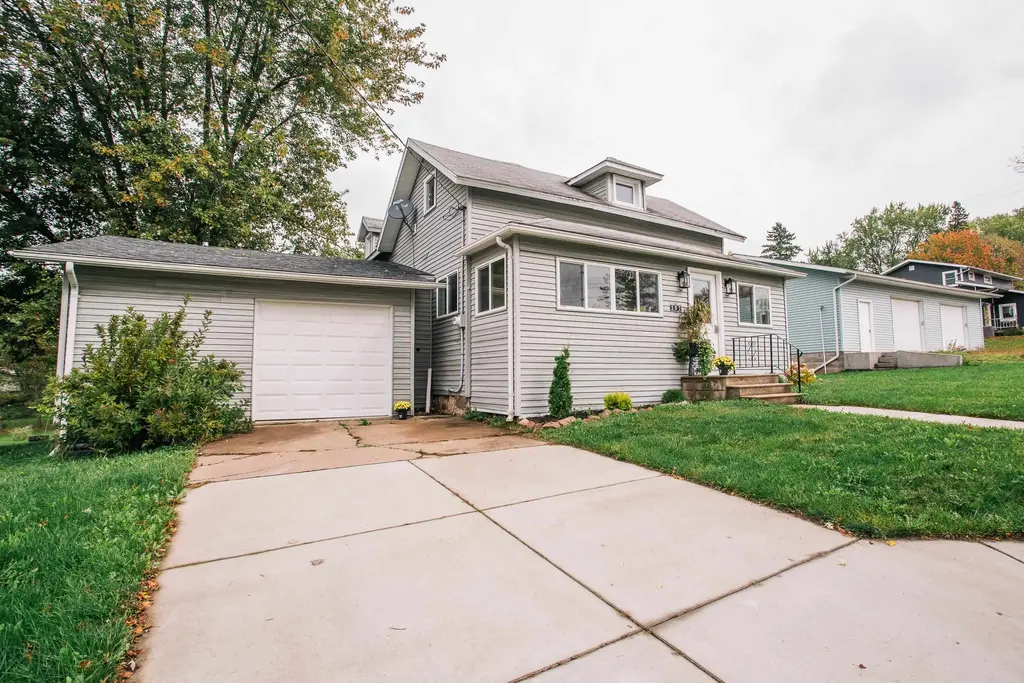 302 W Miller Street, Greenwood