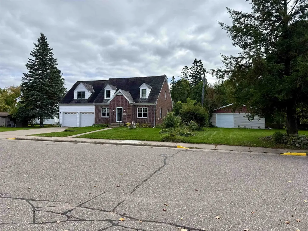 141 Forest Avenue, Phillips