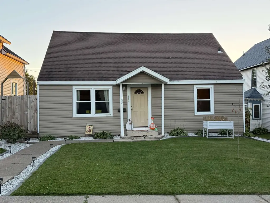 135 N Third Street, Medford