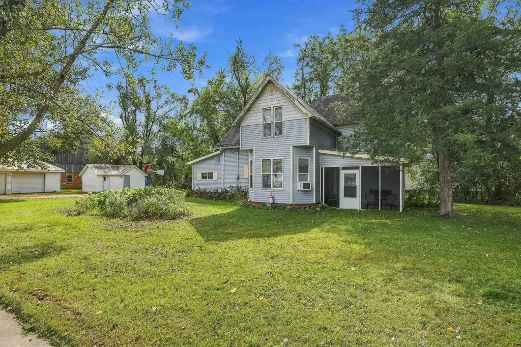 95 County Road J, Almond