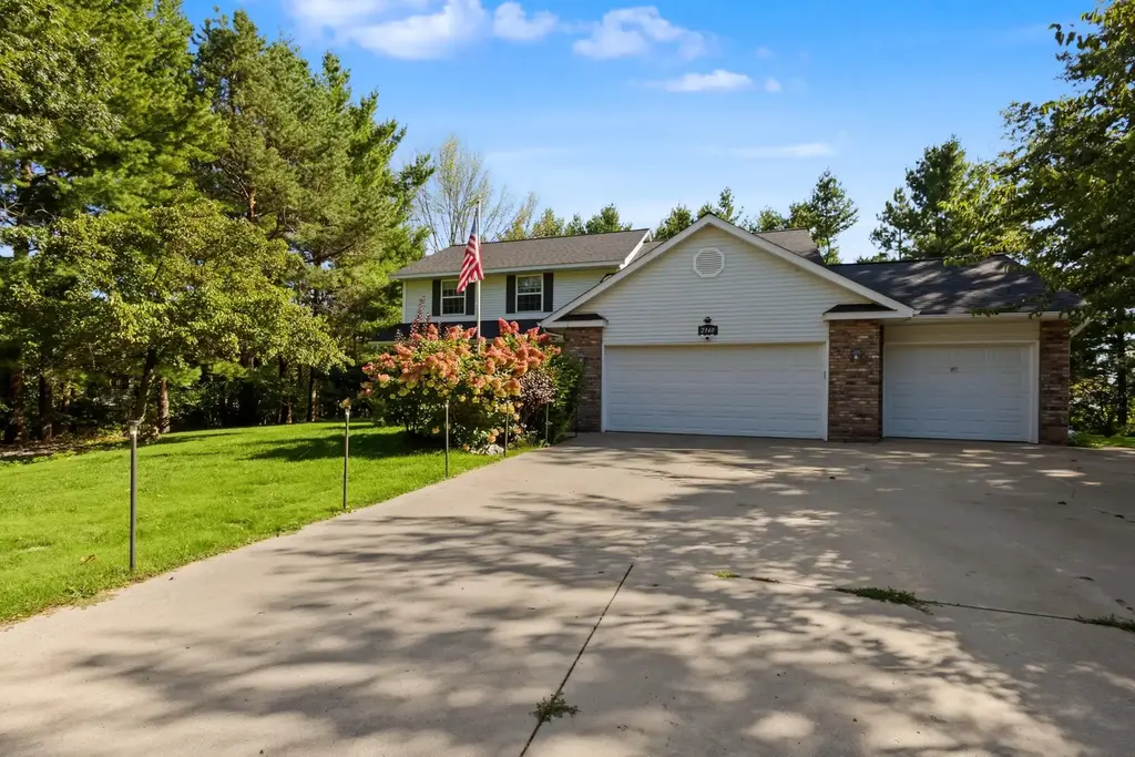 2340 Ok Bluff Circle, Plover