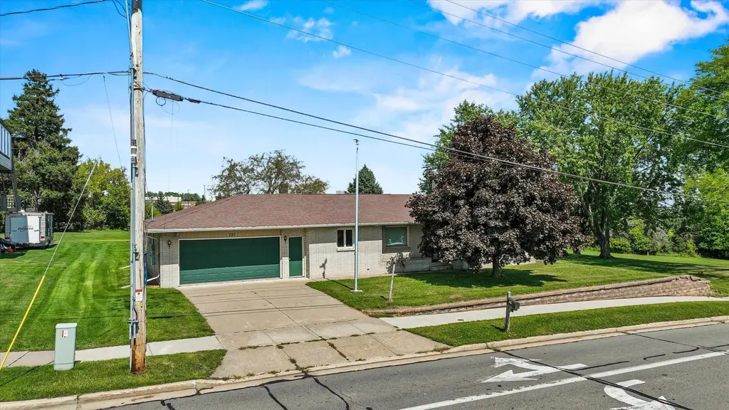 721 W Upham Street, Marshfield